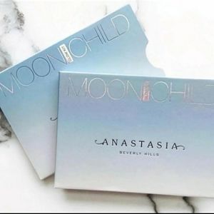 Anastasia beverly hills moon child Glow kit.